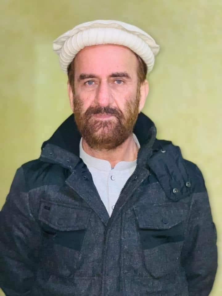 GoharWazir3's tweet photo. رياستي ادارو پښتونخوا کښې دممکنه پوځي علمياتو پرضد پورته کېدونکوغږونو خاموش کولو يومنظمه لړۍ پېل کړی
چې دصمد خان،ملک نصيراوعلي وزير ګرفتارۍ هم دادې لړۍ کړۍ دي.
#releasealiwazir
#ReleaseHajiSamad
#ReleasemalikNasirkhan
#ReleaseAbdulSamad
#ReleaseActivists
https://t.co/lCRBnIDQAm https://t.co/HAZTdrCkJZ
