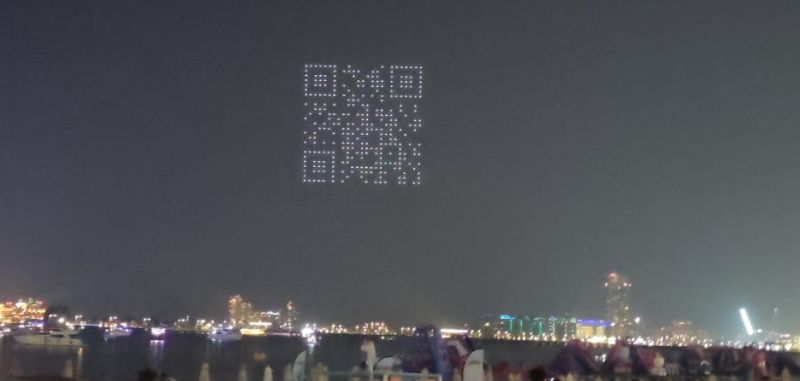 UtixoLtd's tweet photo. From Dubai I can see a lot of innovation, one is the use of drones for marketing and entertainment shows ! 
Here you can see a QR CODE up in the sky that you can frame and be directed to the landing page. 

What do you think? https://t.co/nr5HyFCsJl
