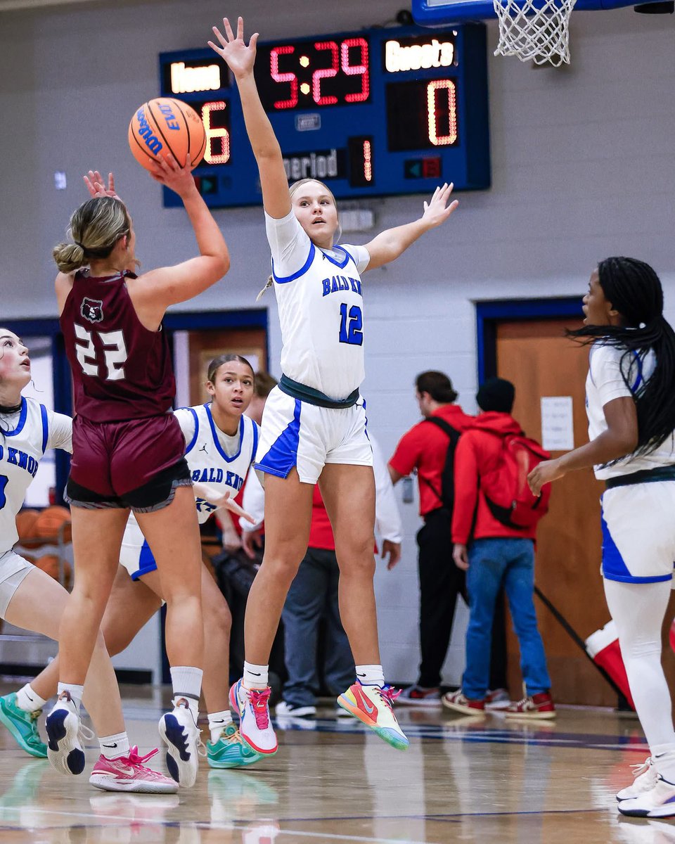 So proud of the final year you’re having!! Consistent with that double double!! More importantly the examples you set as a team leader! Keep it up #12 
Way to Go Lady Bulldogs!!💙🤍🏀