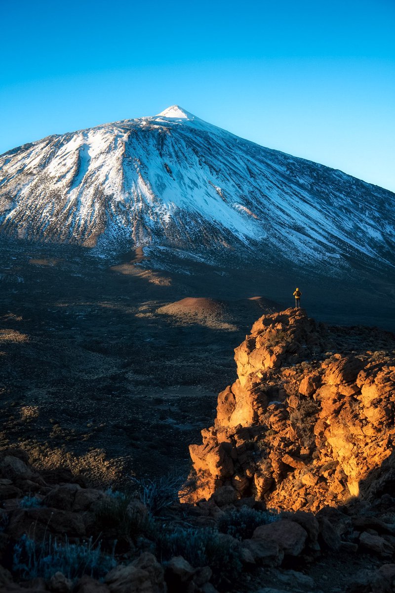 El Teide se viste de gala para despedir el año 🏔️❄️

#Tenerife #photograghy