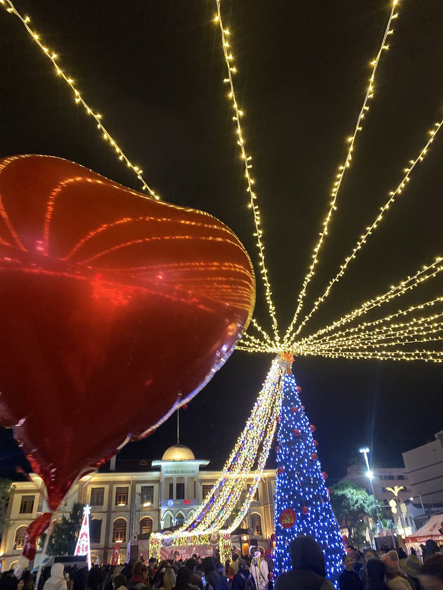 Arka planda Yalın- Ki Sen  çalıyor 🎈🎶🎵
#HappyNewYear2025 #YeniYıldanBeklentim