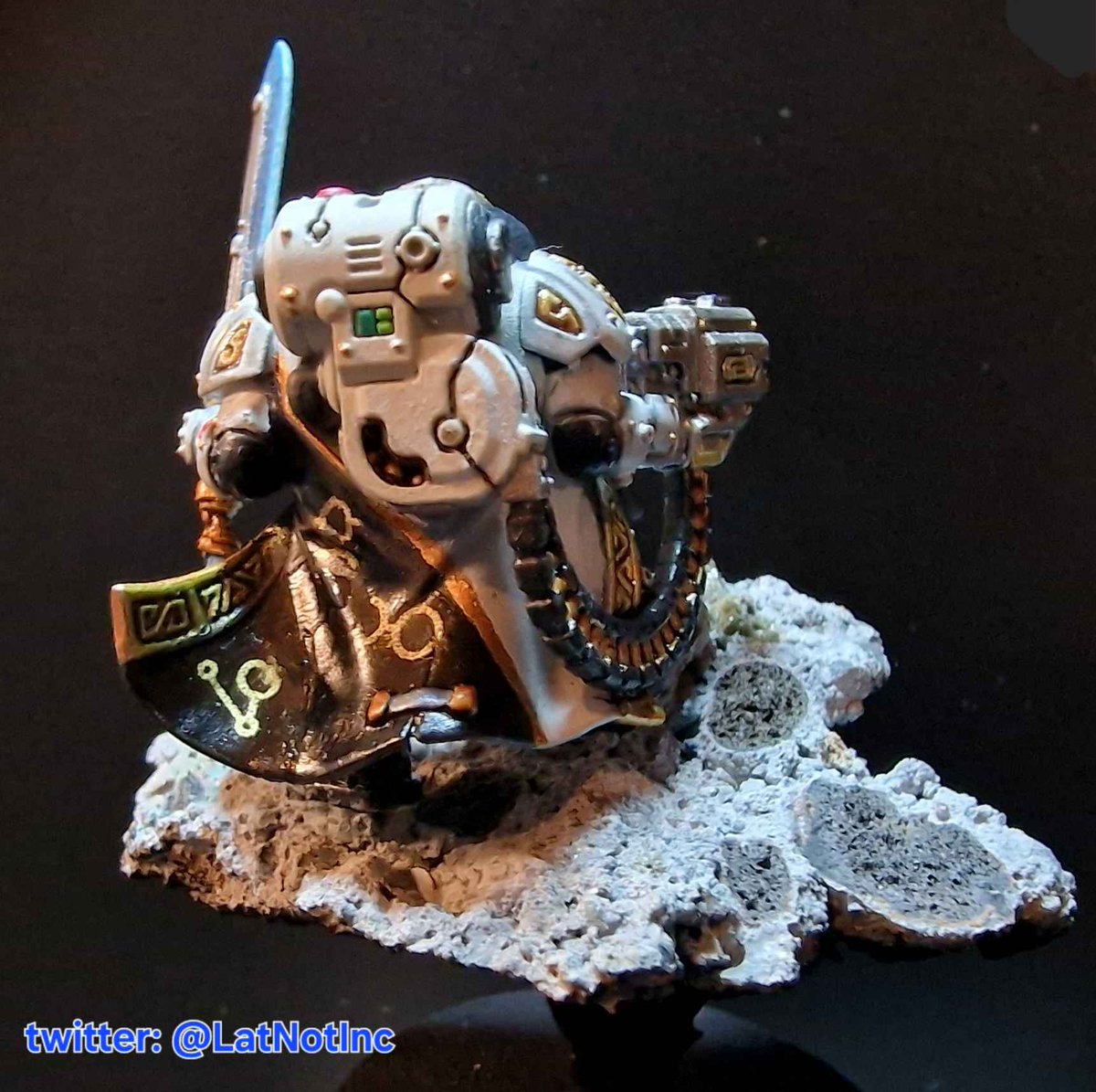 Rock and stone and asteroid surfing!
The Votann claim this and many asteroids for hearth and home! Best keep away, it doubles as a boarding vessel!

#warhammer40k 
#warhammer40000 
#Warhammer_40000 
#WarhammerArt 
#LeagueOfVotann
<a href="/GW_officialuk/">GamesWorkShop</a>