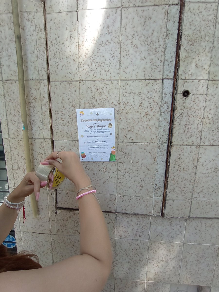Lucilaailen_'s tweet photo. Hoy fuimos al santuario y a repartir por el barrio folletos por la colecta que realizamos para reyes 🎄🥰 ( repartiendo nos aparecio una mariposa 🥹 )
Les dejo unas fotitos para que vean lo lindo que esta! 
#JusticeForLiam https://t.co/hABTy8yS4W