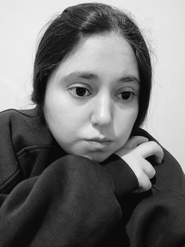 Bu hayatta en çok neye ya da kime güveniyorsun?
Birincisi aynaya baktığımda gördüğüme,
İkincisi, yukarı baktığımda görmediğime güveniyorum...