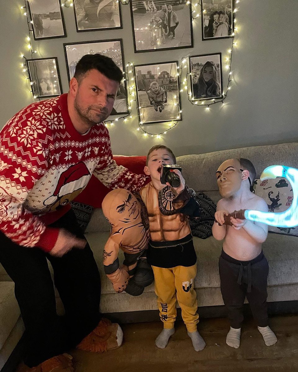 barrylowrie's tweet image. - was trying to bring that smouldering intensity… but dad’s just looking a bit constipated
if ya smell what we’re cooking 🎤🪨 @TheRock