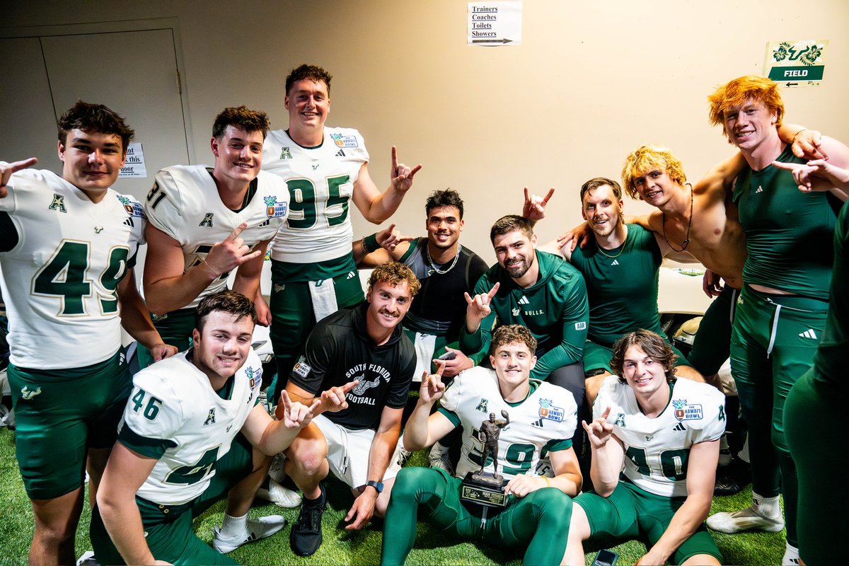 What this group accomplished this season:

-Top 10 in Net Punt in NCAA (1st in AAC)
-1st Team All-AAC Punter
-Ray Guy Semi-Finalist
-2nd Longest FG in School History
-4 50+ Yard FGs
-Hawaii Bowl MVP

Elite Group of Elite Human Beings! Appreciate all their hard work! #JU…ICE