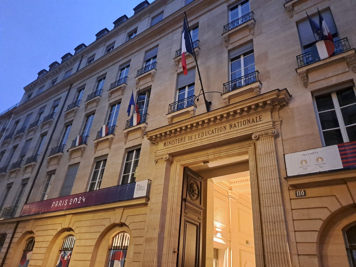 Au  sein de l'éducation nationale nos collègues ITRF  exercent soit en EPLE  soit dans les services académiques SERACA ( rectorat, DSDEN Direction  des Services Départementaux de l'Éducation nationale notamment) soit  dans l'administration centrale