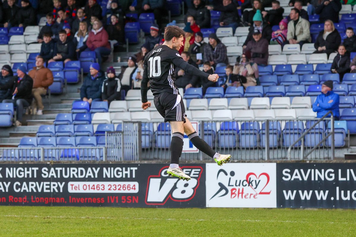 CoveRangersFC's tweet photo. How good was Deco yesterday 🤩

#CoveTogether https://t.co/rTHcNvCBc9
