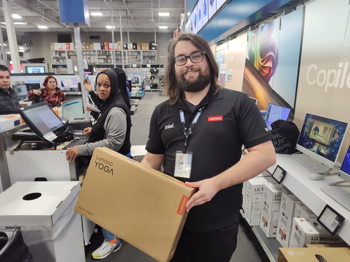 JohnLenovoThink's tweet photo. What an amazing time helping best buy and sell Lenovo #WeAreLenovo #premiumstars https://t.co/Q8mckEZJg7