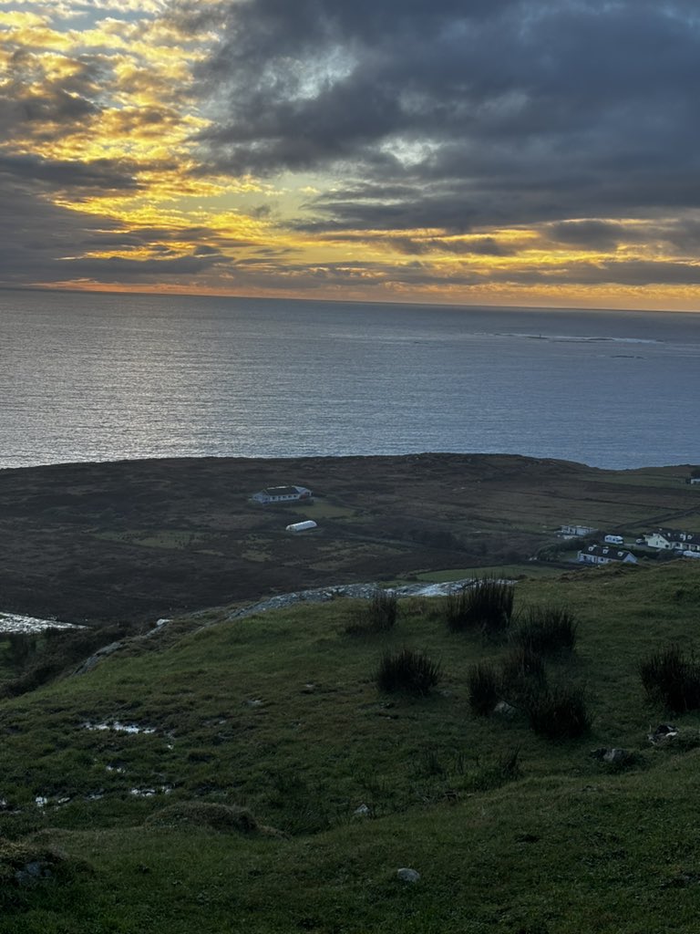 ColleenTravel1's tweet photo. What a magical day on tour! Today, our guests from Alabama experienced the breathtaking beauty of Connemara, Kylemore Abbey, and the enchanting castles that dot the landscape. The stunning sunset over the Atlantic was the perfect backdrop for unforgettable memories. 

Join us on our next adventure and discover the wonders of Ireland! 🇮🇪💚 #ColleenTravelTours #Connemara #SkyRoad #IrishSunset #TravelIreland #ExploreMore