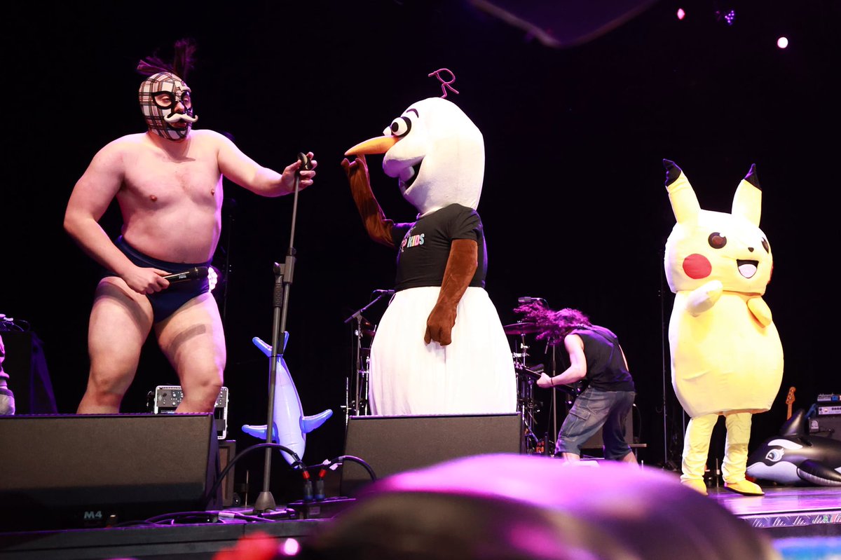 Jerry Bakewell (@fabbakewellboy) on Twitter photo Had a cracking time today at Xmas Slaycation with <a href="/slayduggee/">SlayDuggee</a> and <a href="/LuchaBritannia/">Lucha Britannia</a> where I got to meet my two favourite children's characters, Snow Beast and Sally Gunnell.
Picture by <a href="/AlistairVeryard/">AlistairVeryard</a> Had a cracking time today at Xmas Slaycation with <a href="/slayduggee/">SlayDuggee</a> and <a href="/LuchaBritannia/">Lucha Britannia</a> where I got to meet my two favourite children's characters, Snow Beast and Sally Gunnell.
Picture by <a href="/AlistairVeryard/">AlistairVeryard</a>