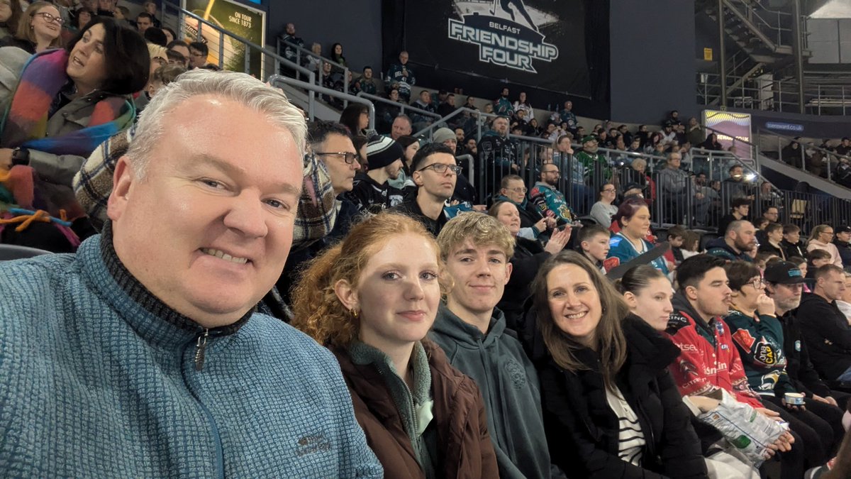 Having a great time watching the Belfast Giants tonight. We have never seen them loose 🤞🏻🤞🏻
#giantsselfie #lovebelfast