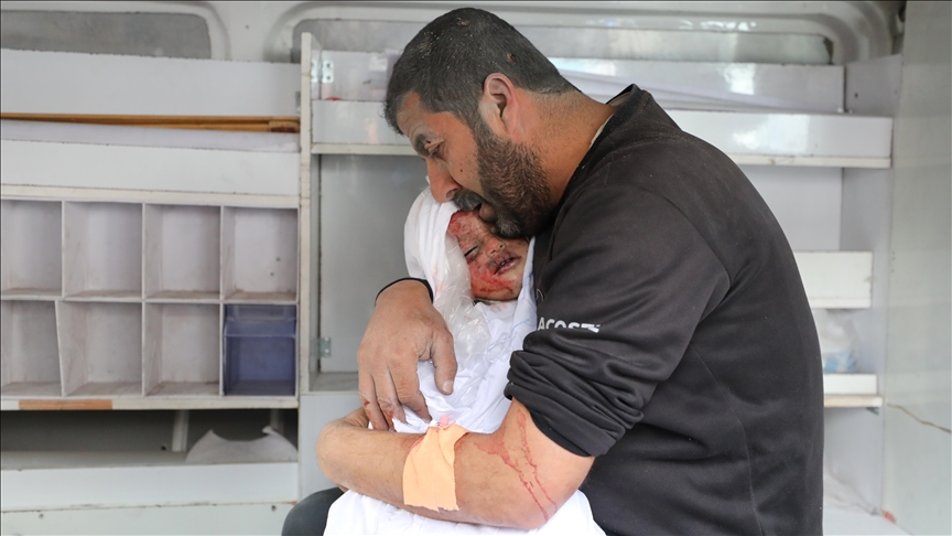 "Gazze'de bebekler soğuk hava ve barınacak yer eksikliği nedeniyle donarak ölüyor."

-UNRWA Genel Komiseri Lazzarini