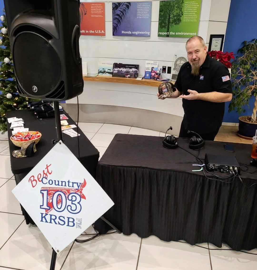 BestCountry103's tweet photo. Come on down to Roseburg Honda! We are broadcasting live for Hondas New Year End Blowout, come down for your chance to win some awesome stuff like this amazing Camo Best Country 103 Hat that Grubes is displaying for you and check out the amazing Deals here at Roseburg Honda! https://t.co/fp6hYTh0m5