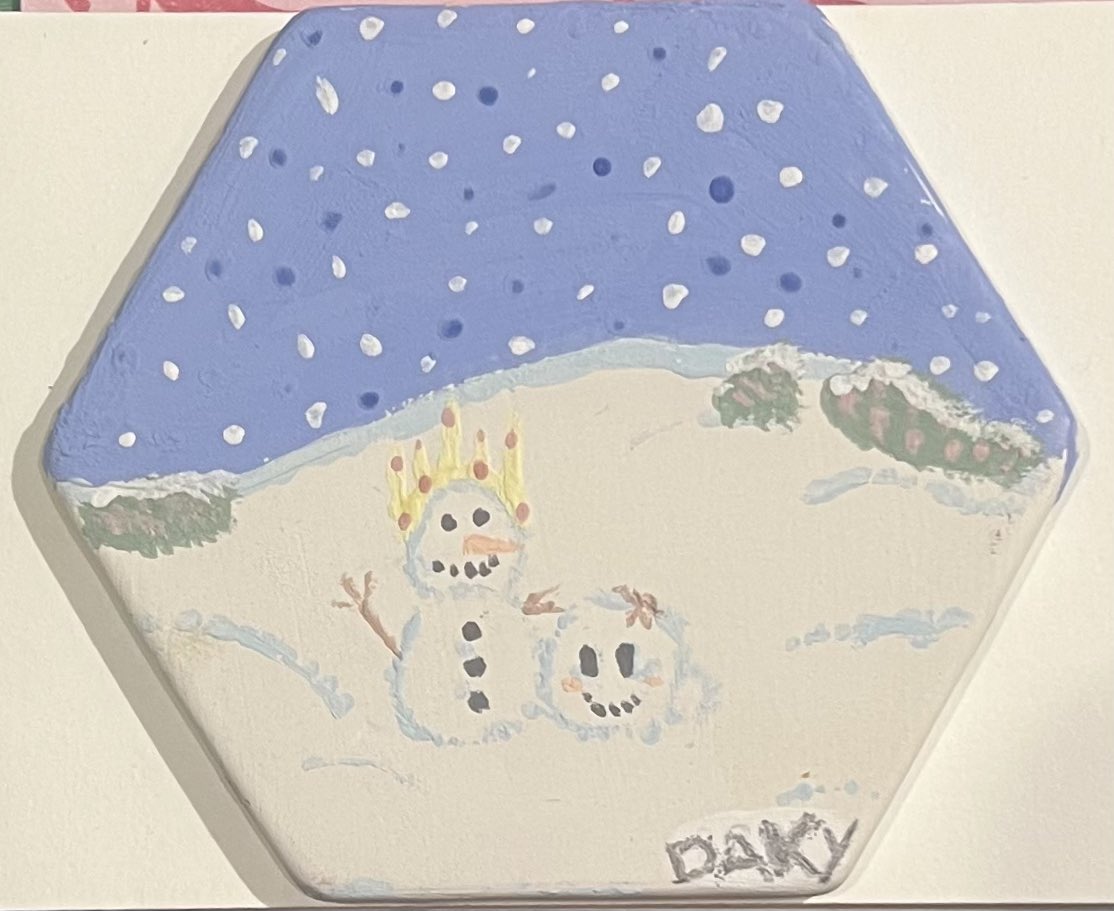 Dakyinator's tweet photo. My family went to a place where you can pick a ceramic piece they made and then you can paint it. This is what I made, this was fun I would come here again. https://t.co/1DG9DXhT38