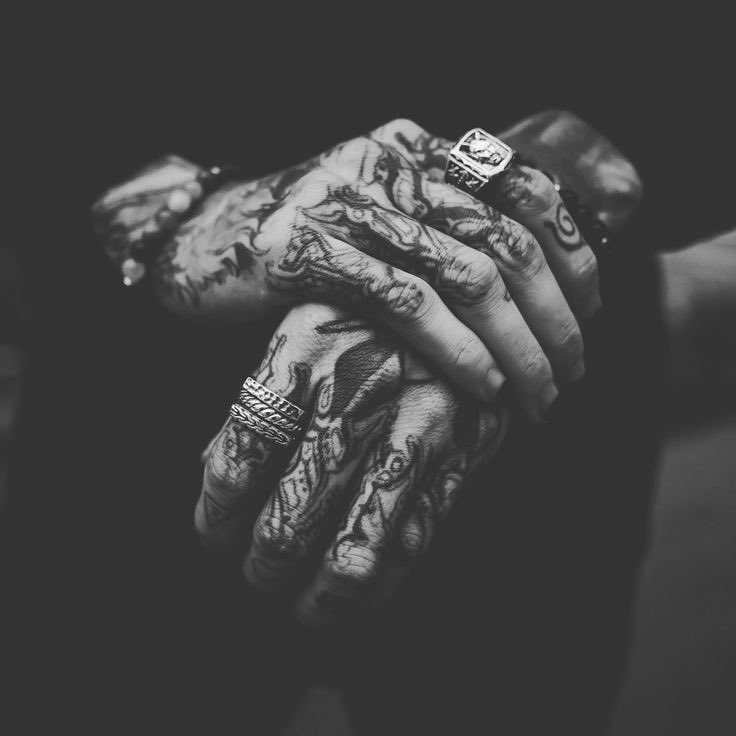 ENDOFMORGANA's tweet photo. hands.
that’s it.
retweet if u agree. https://t.co/8F5Z3EF4AG