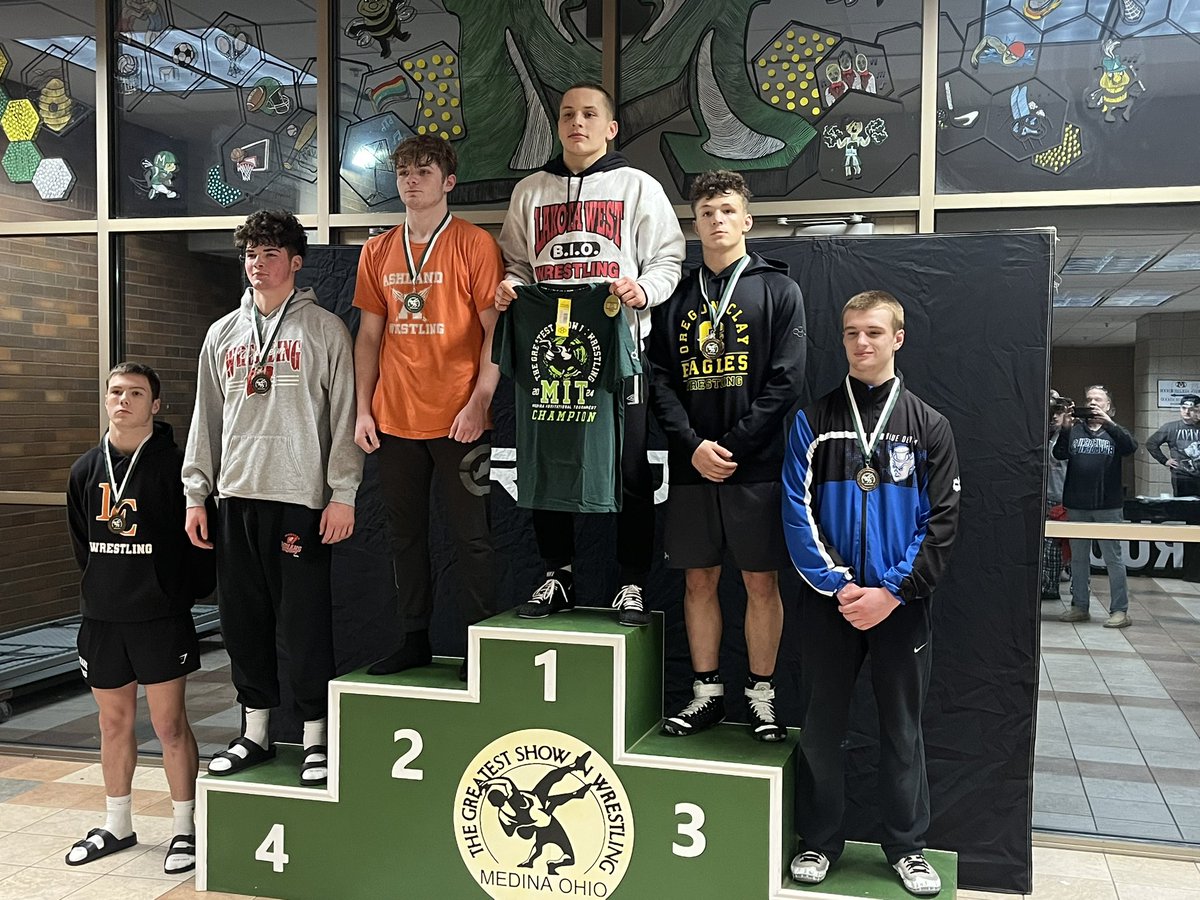 Congratulations to Carter Wickes (Fr. 165) on placing 5th at the Medina Invitational wrestling tournament this weekend at Medina High School.
