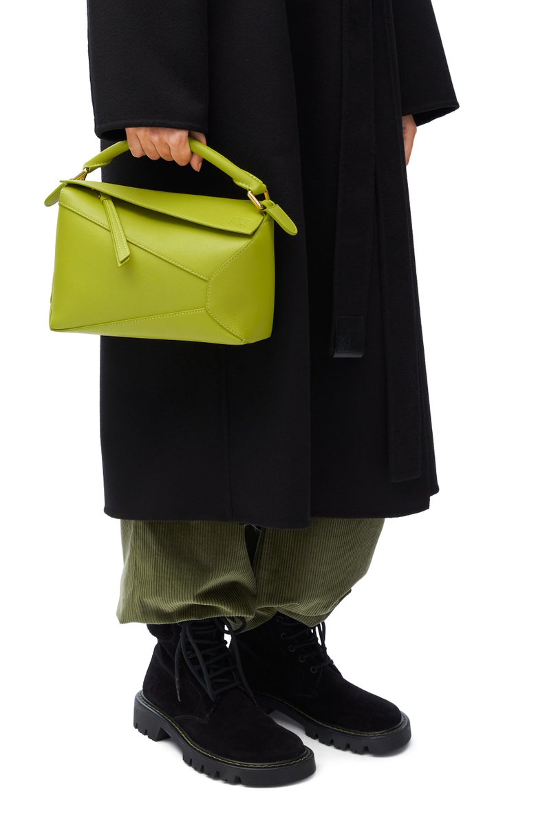 poshprogrammer's tweet image. Not my ✨dream bag✨ being made in @ServiceNow green 😭 Don&apos;t do this to me, @LoeweOfficial!