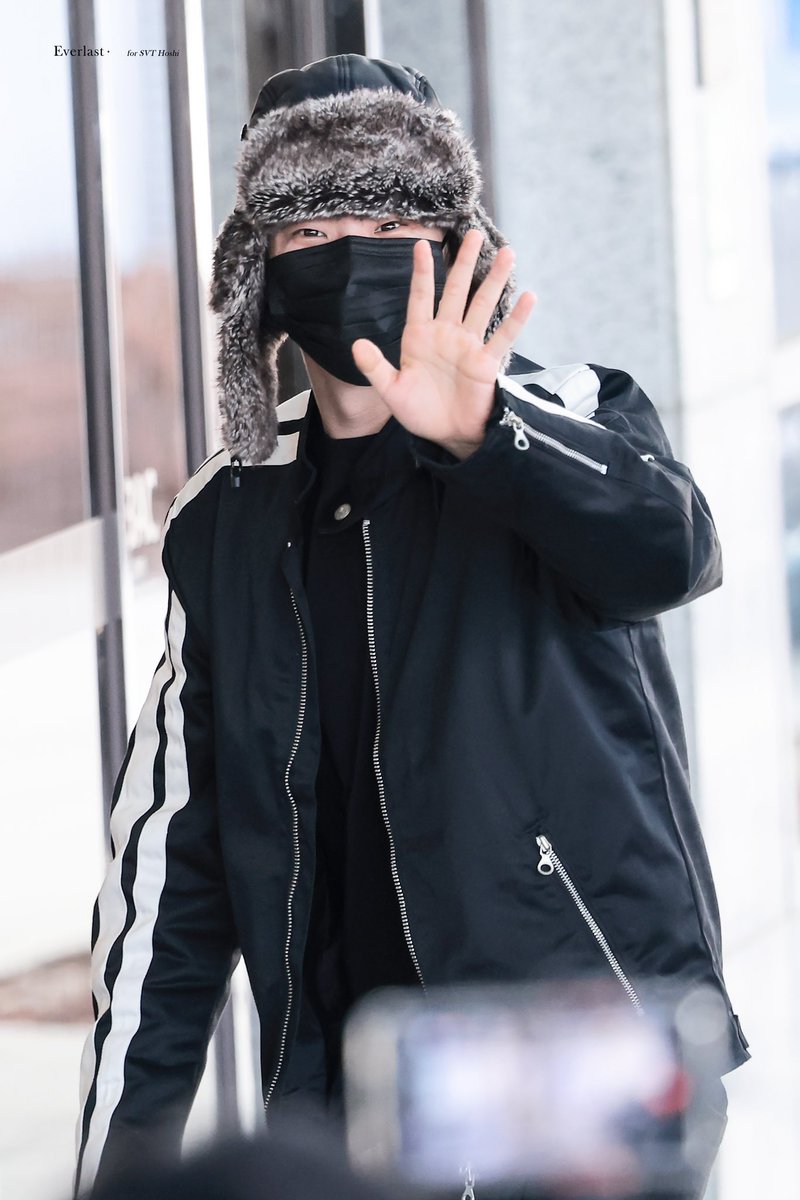 운 tweet media