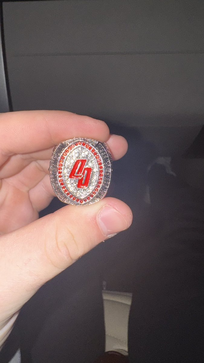 BWils87's tweet photo. Great game day at the Offense-Defense All-American Bowl in Arlington at AT&amp;T https://t.co/NIUGQQmhTi a ring to remind myself too!! O #football #allamerican #tightend
#bowlgame #ring https://t.co/ANIa9zy965