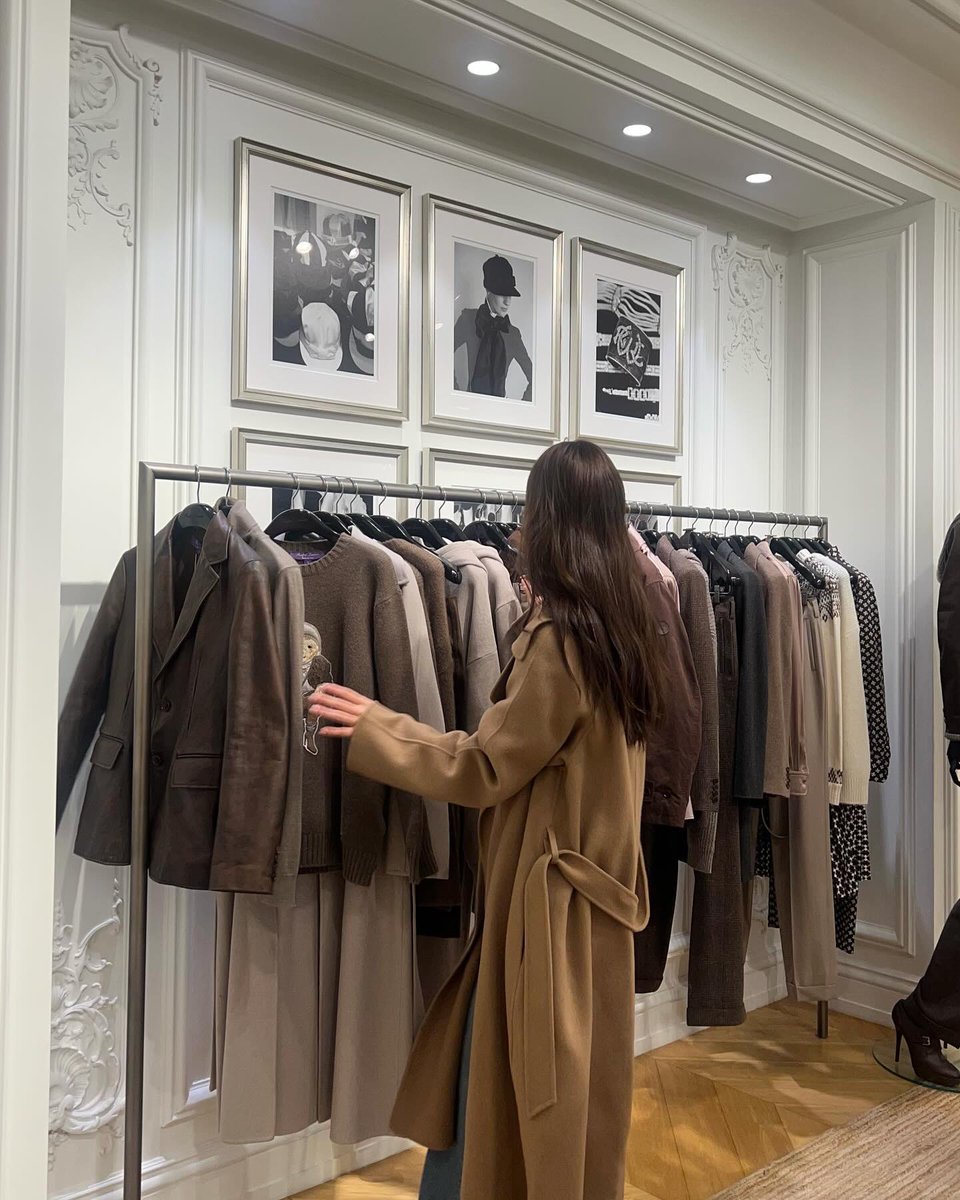 krysjtaI's tweet photo. Last shopping of the year. https://t.co/zQepHrK2uV