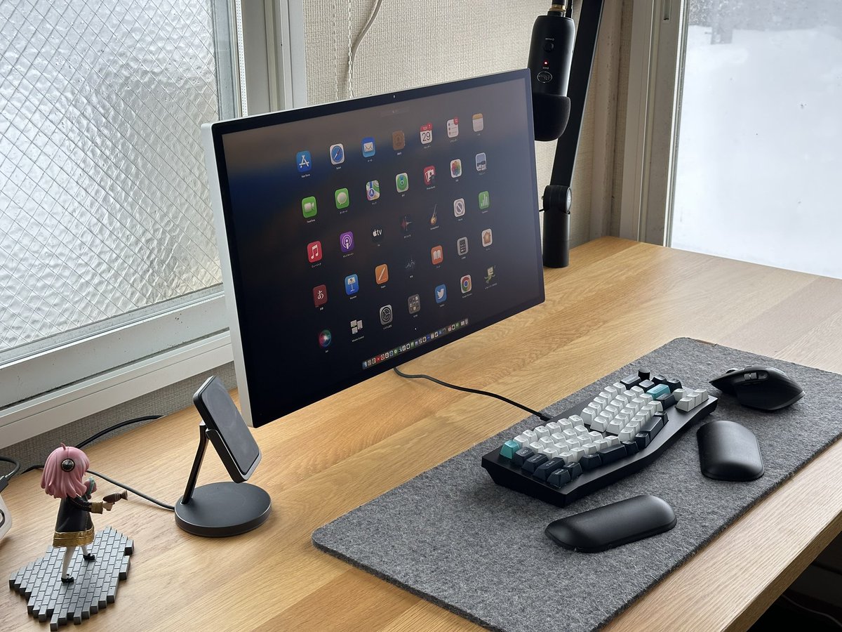 nekoyamamanager's tweet image. 設置完了！！
めちゃスッキリしましたけどこれで従前できていたことは全てできます。集中を乱す要素を極限まで削除することができました！
#studiodisplay
#Apple