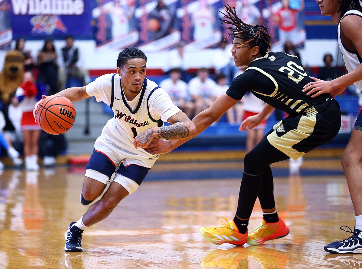 TimBathKT's tweet image. Kokomo defeats Warren Central 76-71 in holiday tournament. More photos at: kokomotribune.com/sports/basketb…