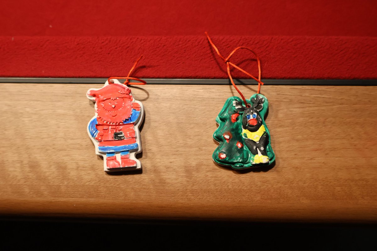 ryanradford9's tweet photo. Thankyou very much @PanthersIHC, @t_dotes and @loganneilson16 for the lovely christmas ornaments 🖤💛🖤💛 https://t.co/9qSSRIv306