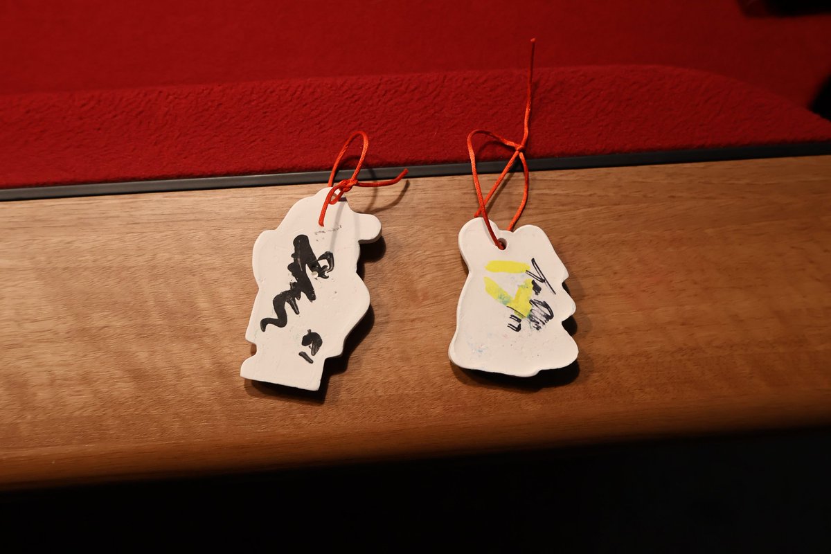 ryanradford9's tweet photo. Thankyou very much @PanthersIHC, @t_dotes and @loganneilson16 for the lovely christmas ornaments 🖤💛🖤💛 https://t.co/9qSSRIv306