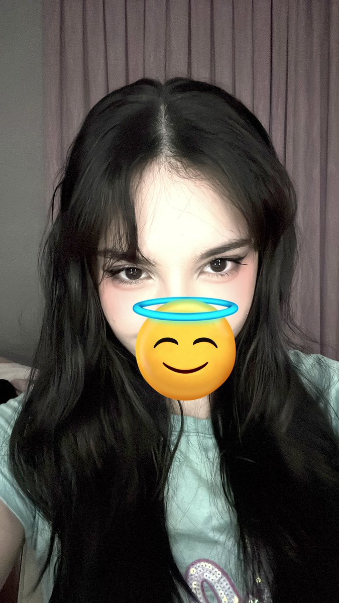 2oveanna's tweet image. crashing outtttt #bangs