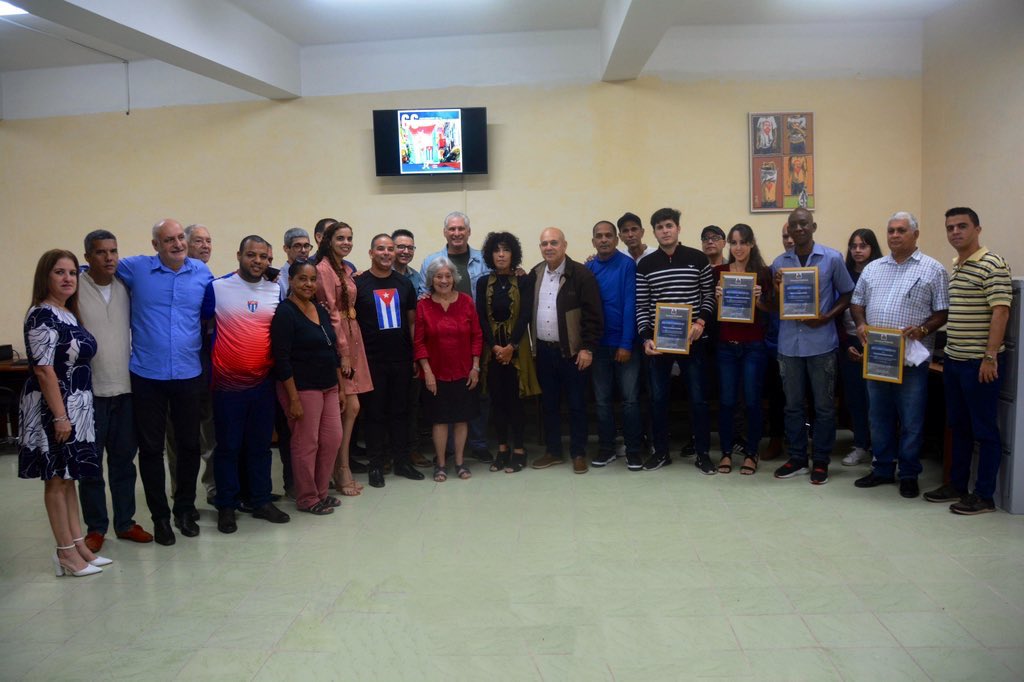 DiazCanelB's tweet photo. Esta mañana visitamos las nuevas sedes de Juventud Rebelde y del Centro de Información para la Prensa, dos instituciones de altísimo prestigio y reconocimiento, que necesitaban de nuevos espacios para desplegar su importante trabajo. Muy grato conversar con ambos colectivos. https://t.co/gKgIaltQmw