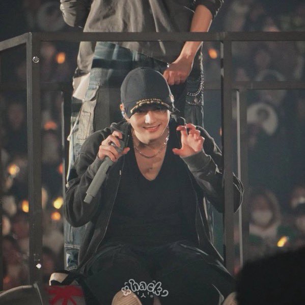 mondayinjeju's tweet photo. The way this is literally THEM https://t.co/R6lSGW27eQ