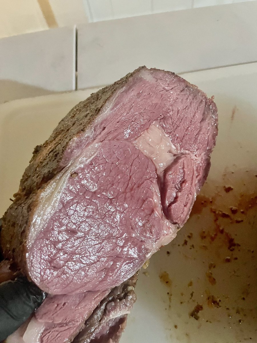 RedWireBBQ's tweet photo. Prime rib. So worth it and not difficult if you are competent at your BBQ game https://t.co/v7vuhecWls