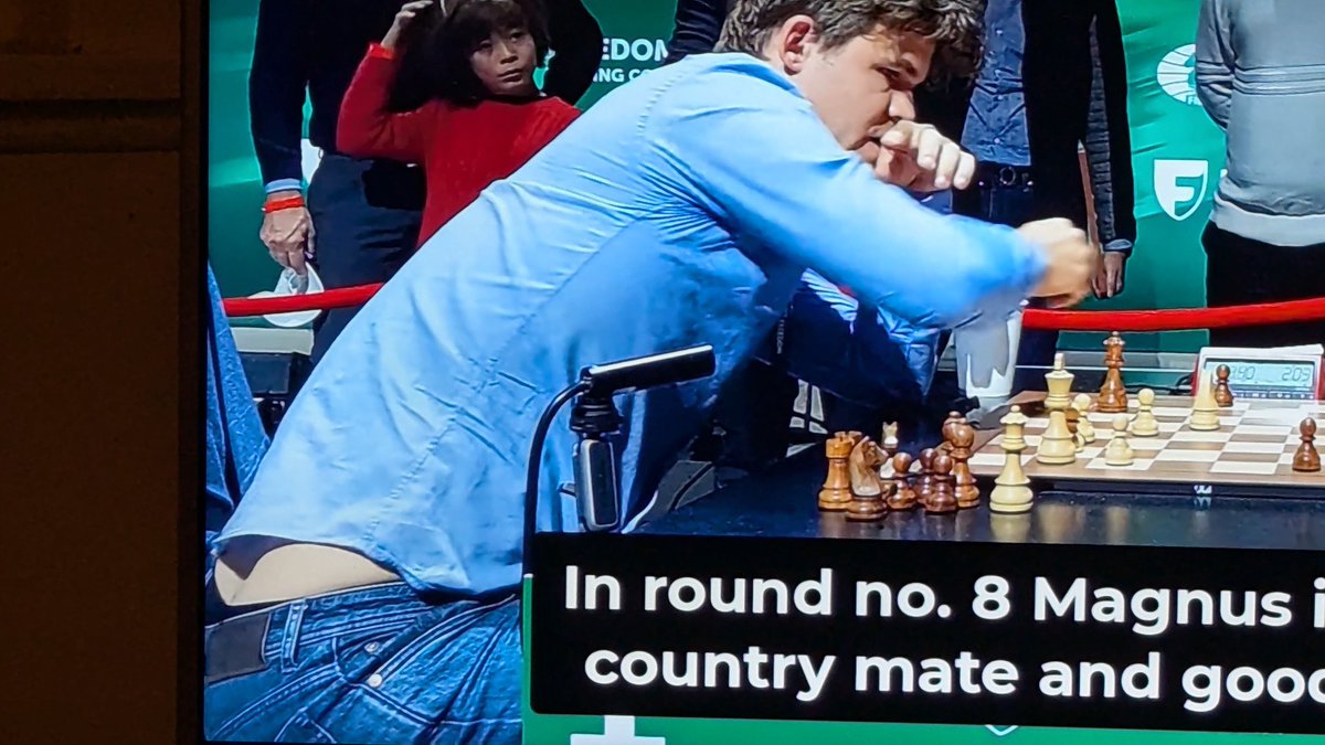 #MagnusCarlsen #fide <a href="/FIDE_chess/">International Chess Federation</a>

Buttcrack showing and underpants 🤣👍👍
.