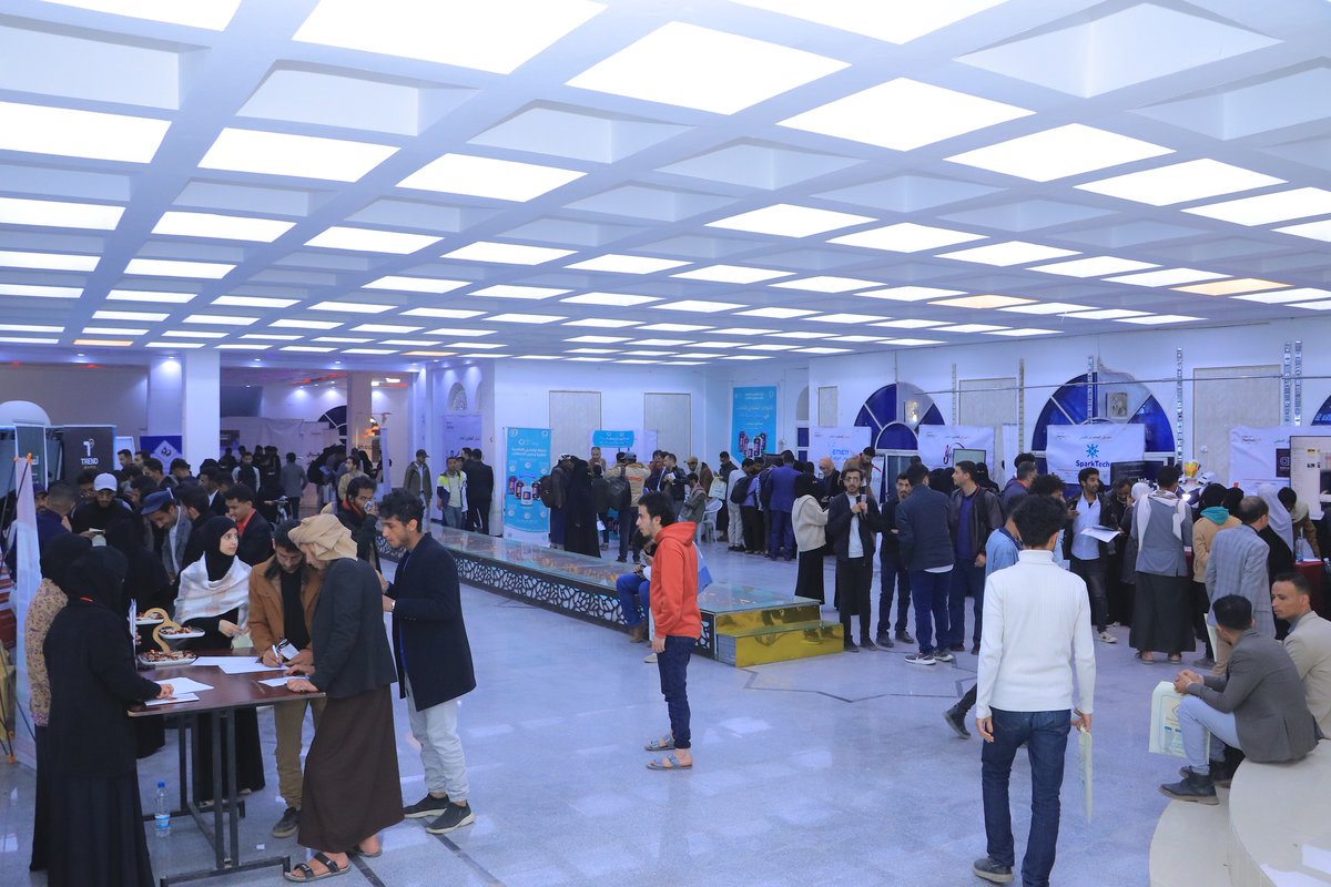 GDGSanaa's tweet photo. #صور10
لحظات لا تُنسى مع مجتمع المطورين في DevFest 2024 شكرًا لجميع الحضور على مشاركتهم وطاقتهم الإيجابية.
بقية الصور:
https://t.co/SifSHSe5tc

#DevFestSanaa2024
#GDG_SANAA
#GDGSANAA
#GDG_YEMEN
#DevFest2024 https://t.co/l1rh1Fo8rI