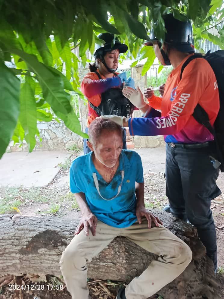 Birrilly's tweet photo. (((BORRACHOS))) #Anzoategui Se desarrolló una gresca en la urb #LosCocales #ElTigre entre trabajadores ebrios, quedando herido #JoseMedina en la cabeza @ReporteYa @CronicaPolicial @RPolicial @Diario_ElTiempo @aguilar_leon @albertoprato02 @ultimahoraenx @UHN_Plus @amilcarrock https://t.co/6zILqNMp4G