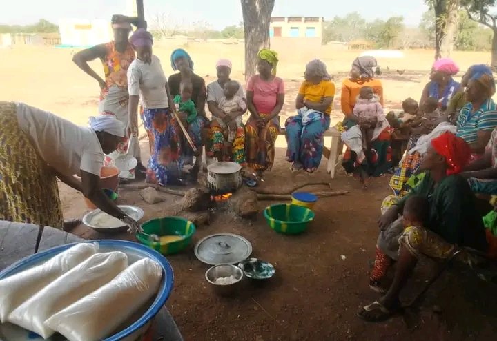 ONGSIRABASCHOOL's tweet photo. #programme_de_nutrition

La session de formation sur les bouillie améliorée à base de produits locaux continue dans la communauté de Faraba plus précisément à #Dagabo.
Ce programme est financé par One Global Village, nous les remercions pour le maintien de ce projet. https://t.co/qf67gmpemm