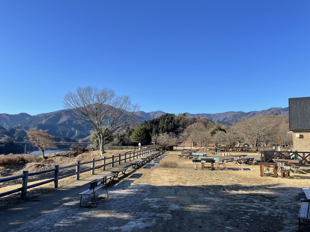 宮ヶ瀬 鳥居原
寒いけど天気良くて気持ちいい朝です

鳥居原ふれあいの館は 12/28(土)〜1/3(金)まで休みなんですね