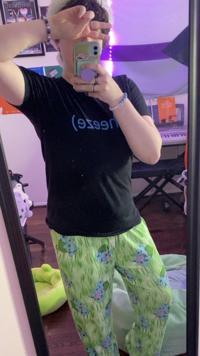 self_tytled's tweet photo. beebus pants fo today (idk how to take mirror pics) LIVE NOW for the last day of #NaughtyVsNice shiny hunting! come hang ☃️

twitch dot tv slash self_tytled https://t.co/5uCHk0GkUQ