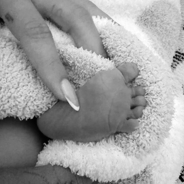 haileybieberbrs's tweet image. Hailey e Justin Bieber estão aproveitando cada momento dessa nova fase em suas vidas! 🍼🥹 De acordo com uma fonte exclusiva do Page Six, o casal, que já discutiu a possibilidade de ter mais filhos, está satisfeito com a família que têm atualmente: "Por enquanto, eles estão…