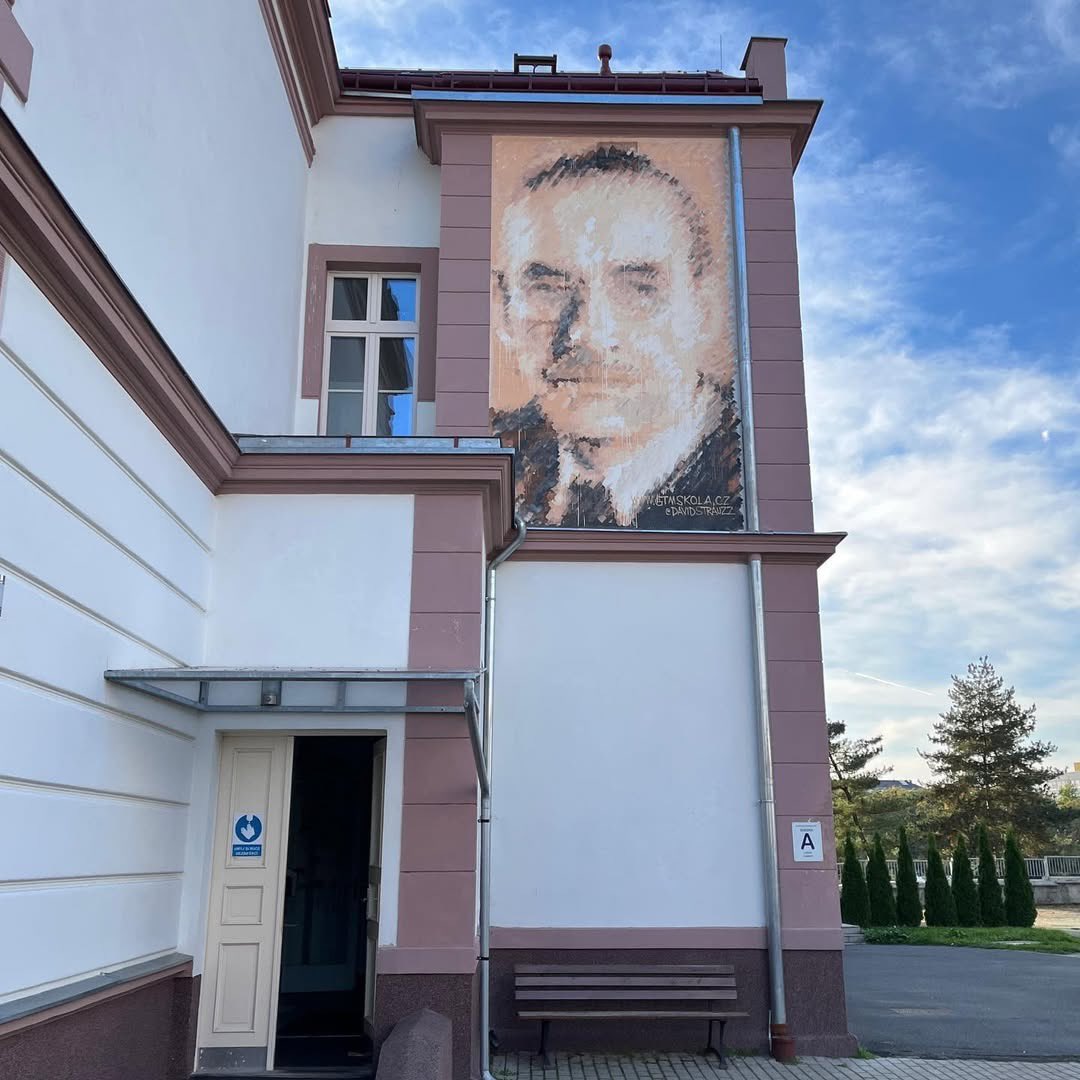 StreetArt_Praha's tweet photo. The @streetart_cz archives 💾
@DavidStrauzz for Gymnázium Thomase Manna
📸 20.10.2022.
📍 Praha, Střížkovská 27
#davidstrauzz #thomasmann #streetartpraha #streetart #streetartczechia https://t.co/alnEgvh1En