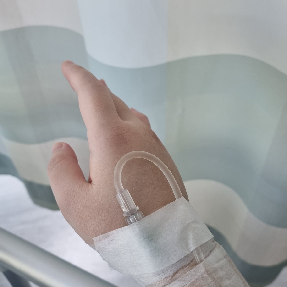 입원한지 며칠째. 수술은 무사히 마치고 회복 중인데 퇴원은 언제쯤인지 모르겠네요🥲