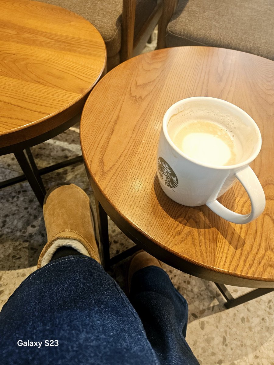 Өглөөний мэнд🤗#Хнайзууд
Амралтын өдрөө сайхан өнгөрүүлээрэй.☺️
 Амттай сайхан кофе ч алжаал тайлна шүү😊