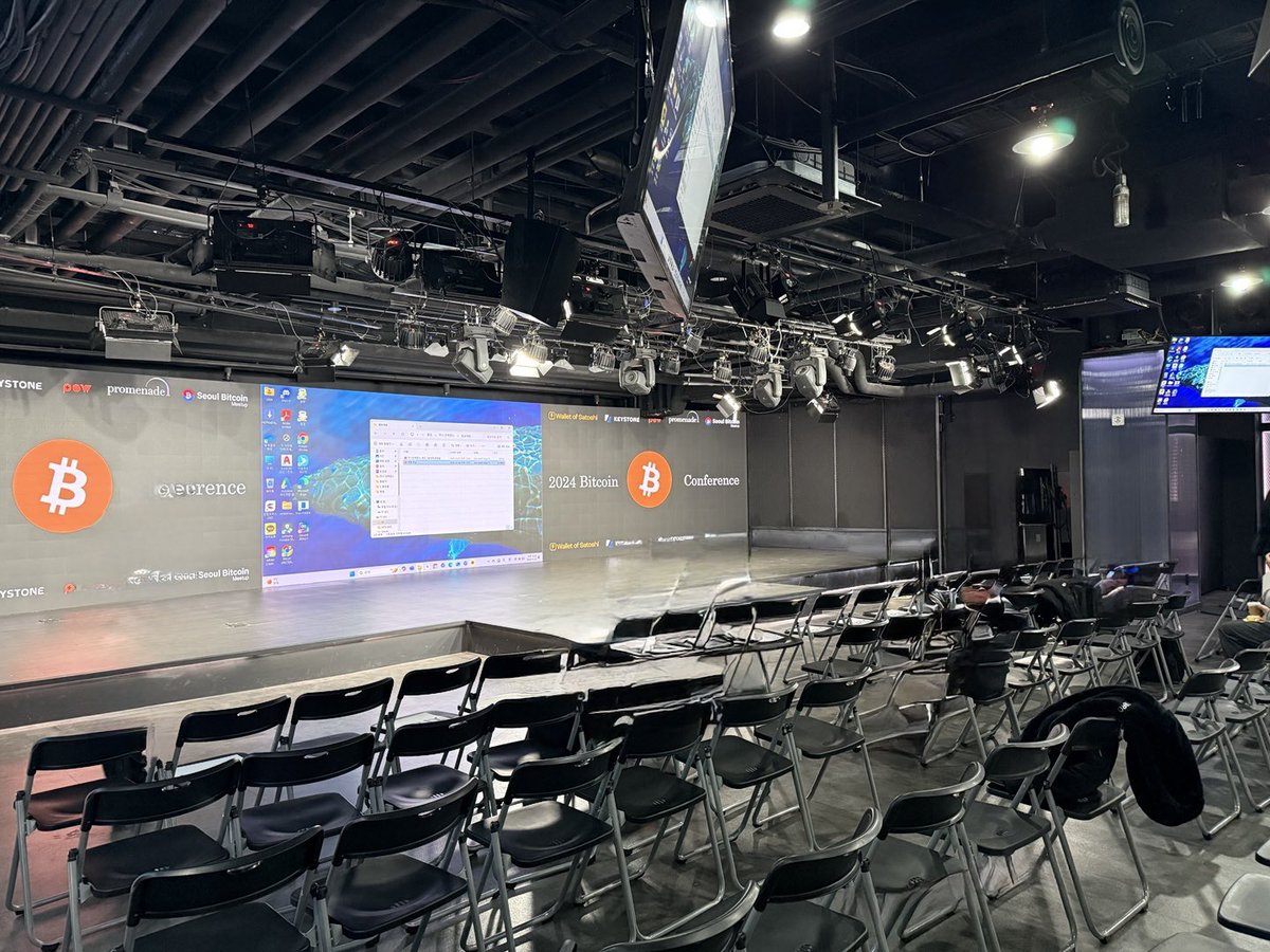 K_Bitcoiner 님이 주관하신 #비트코인 미니(?) 컨퍼런스의 여운이 길다. 해외에 계시면서 그 많은 걸 준비했구나 생각하니  존경심 마저 일었다. 아마 회사나 단체가 주최했다면, 이 정도까지 마음(=각종 후원과 자발적 참여)을 이끌어내기 힘들지 않았을까 하는