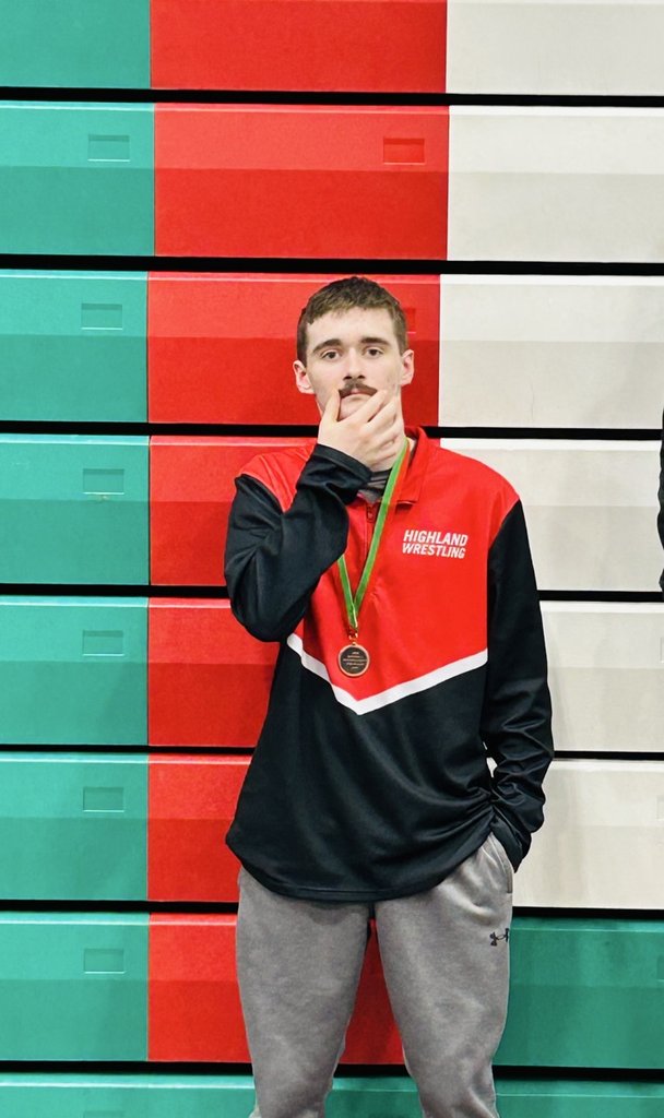 Boys wrestling placed 14th out of 32 teams at Lincoln this weekend! Tyson Rakers and Ashton Zobrist both took home 1st in their weight divisions. Gavin Merkle placed 7th. Congratulations on a great weekend.