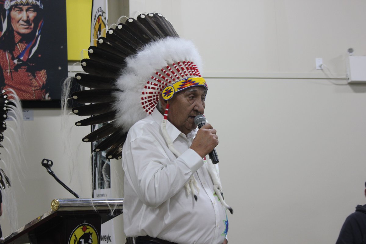 SamsonCree's tweet photo. What a great way to honor an Elder in our Community with a Head Dress Ceremony. Today we recognize & honor Cecil Crier for his teachings, mentorship, support, and accomplishments as an Elder for the Community.
#samsoncreenation #maskwacis
📷 Ashley Lightning, SCN Communications https://t.co/6A8s2OB8s8