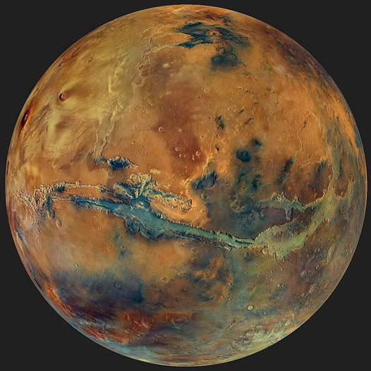 MAstronomers's tweet photo. Clearest image of Mars ever taken. https://t.co/b7HJoA6iFw