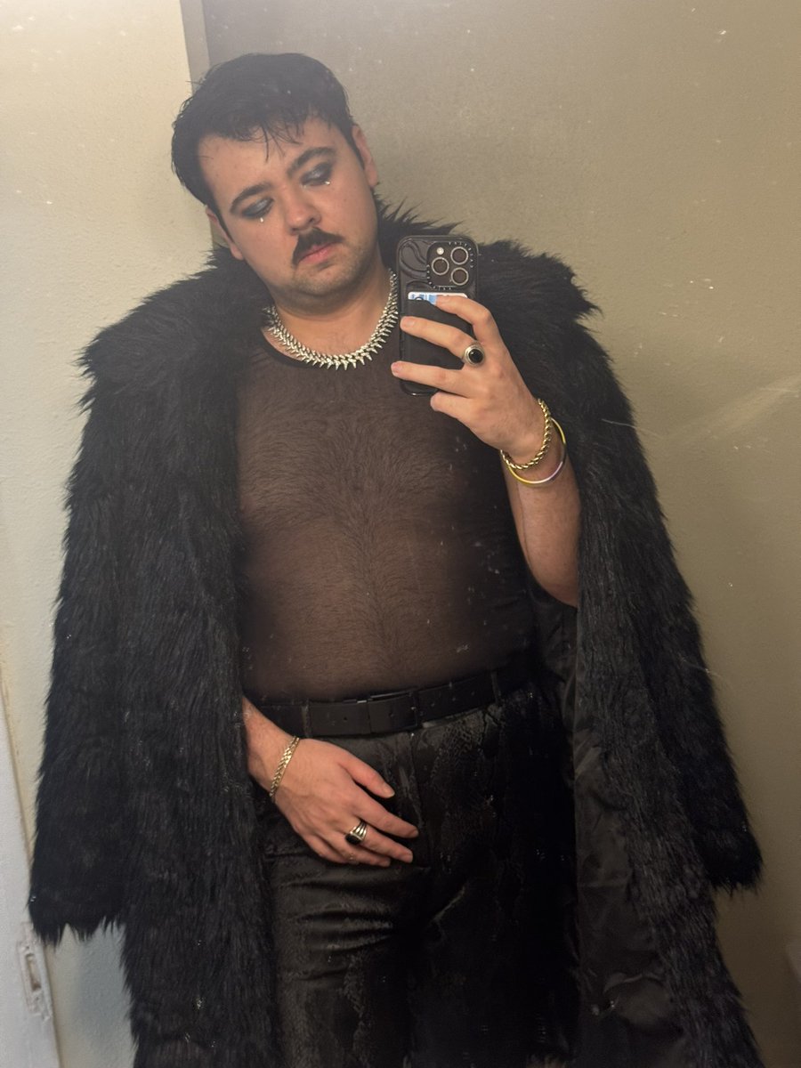 NotYourLore's tweet photo. the fit was slay https://t.co/8OS7K8bwSK