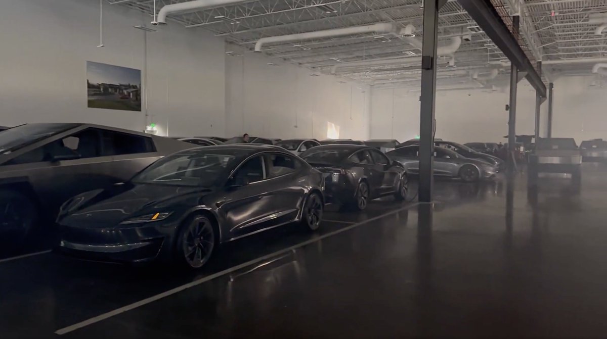 SawyerMerritt's tweet image. Shoutout to all @Tesla employees that are going through potentially the biggest end of quarter delivery push in the company's history! Putting in that work 💪🔥