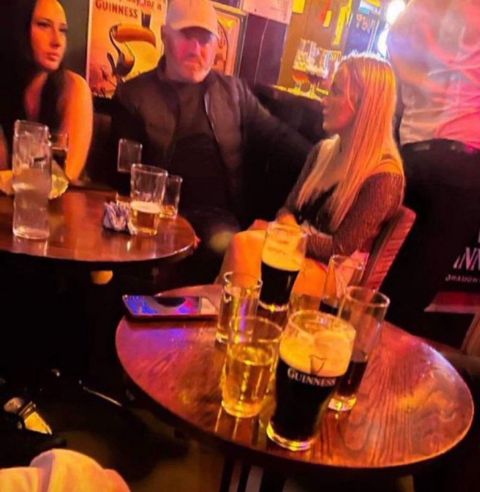 fingaldinz's tweet photo. Surely this can’t be tonight ? You’d be fucking livid if you’re an argyle fan. Playing away tomorrow ain’t won away in yonks and the gaffers out on the lash https://t.co/ut6I6kXOPP
